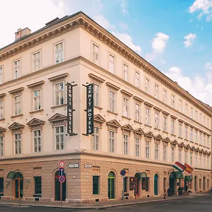 Zenit Palace מלון